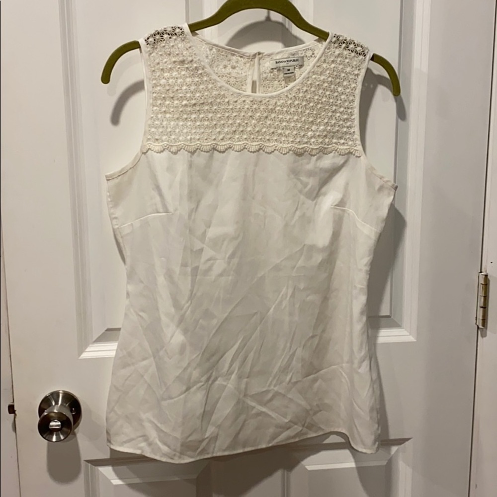 Banana Republic EUC White Embroidered Top